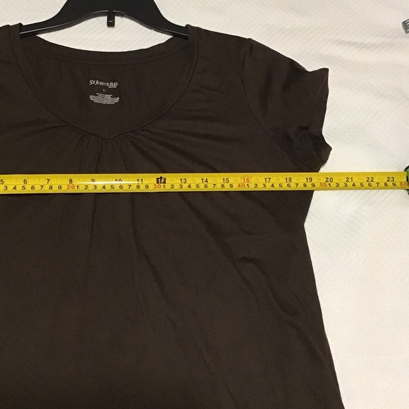 St. John's Bay Dark Brown V-Neck Short Sleeve Tee Size L - Picture 3 of 4